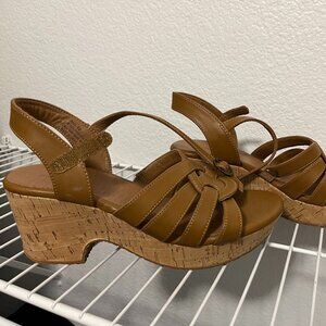 BARETRAPS ~ Bindi Sandal Wedge / Open Toe Cork Heel / Tan-Brown / Size 8M